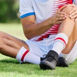 chấn thương đầu gối khi đá bóng