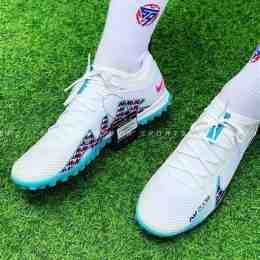 giày bóng đá cho chân bè