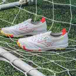 tính năng nổi bật giày đá bóng mizuno sân cỏ nhân tạo